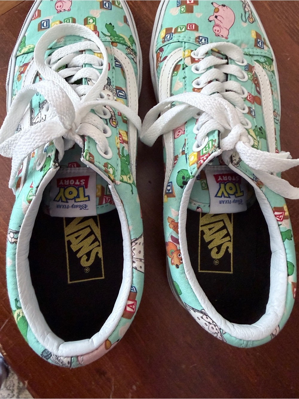 Vans x Disney Pixar Toy Story Andy Room Sneakers Size 6.5/8 Slinky Dog Keychain - Picture 8 of 12